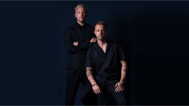 Ex-Baldessarini-Chef geht zu Bugatti - Julius Brinkmann (l., Geschäftsführer der Bugatti Holding Brinkmann) mit Florian Wortmann, der im Oktober 2023 Chief Brand Officer (CBO) der Bugatti GmbH wird - Quelle: Bugatti Holding Brinkmann GmbH & Co. KG